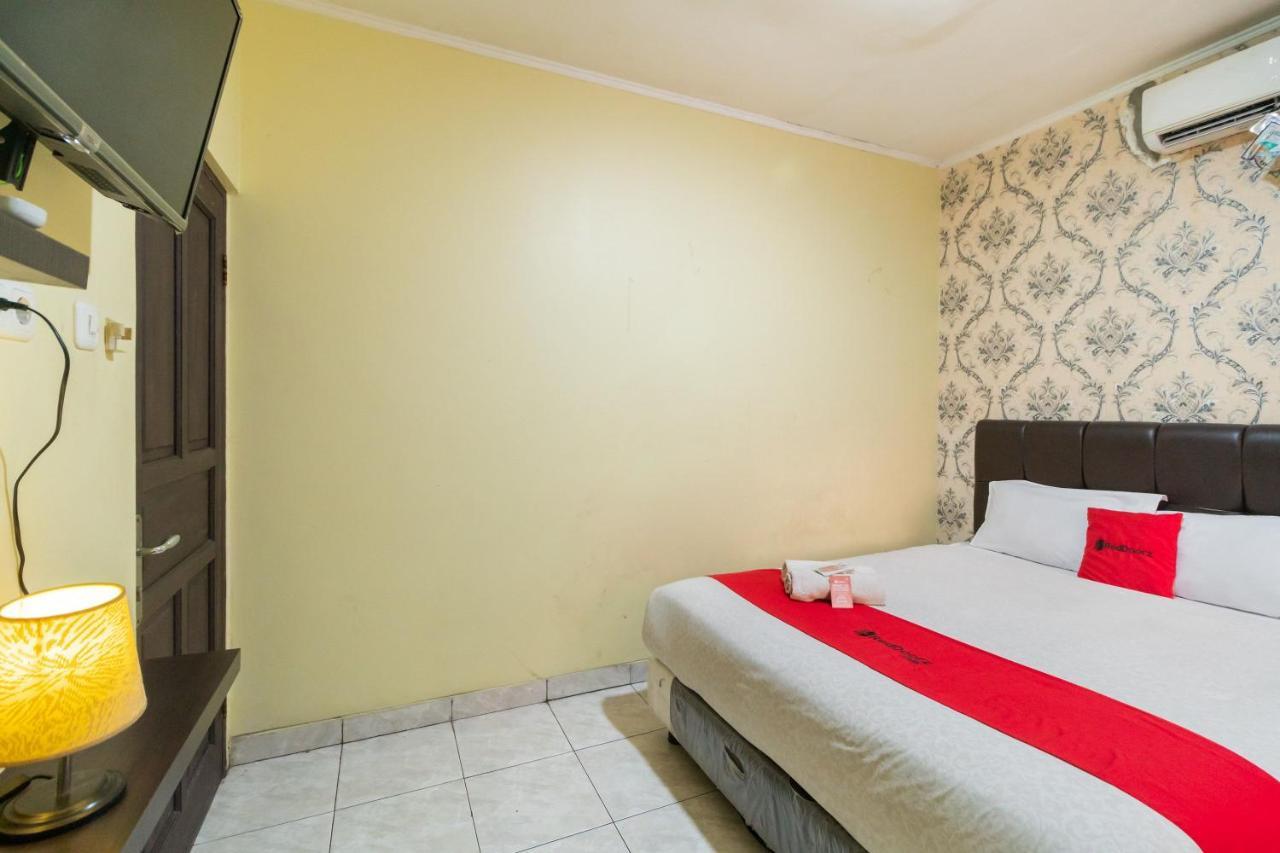 Reddoorz Near Tomang 2 Hotel Джакарта Екстериор снимка