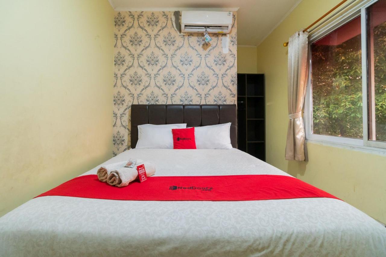 Reddoorz Near Tomang 2 Hotel Джакарта Екстериор снимка